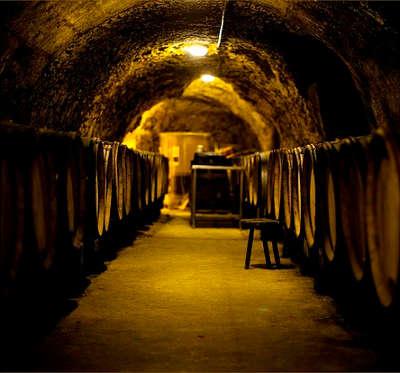 Cave souterraine de l aoc jasnieres routes touristiques de vendee du tourisme du pays de la loire