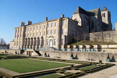 Celles sur belle l abbaye royale notre dame routes touristique des deux sevres guide du tourisme poitou charente