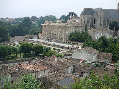 Celles sur belle routes touristique des deux sevres guide du tourisme poitou charente