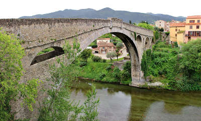 Ceret le pont du diable route des vins en albere guide du tourisme des pyrenees orientales
