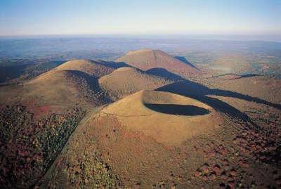 Chaine des puys routes touristiques du puy de dome guide touristique auvergne