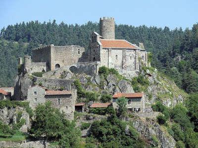 Chalencon petite cite de caractere le chateau et l eglise routes touristiques de la haute loire guide touristique de l auvergne