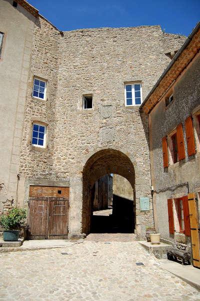 Chalencon village de caractere porte de besse routes touristiques de l ardeche guide du tourisme rhone alpes