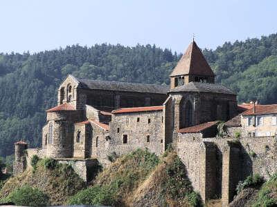 Chanteuges le prieure routes touristiques de la haute loire guide touristique de l auvergne