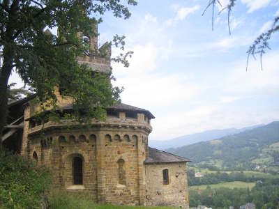 Chapelle du calvaire de castillon en couserans route des cols des pyrenees guide touristique de l ariege