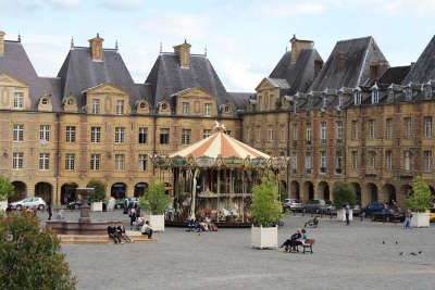 Charleville mezieres ville d art et d histoire la place ducale routes touristiques dans les ardennes guide du tourisme