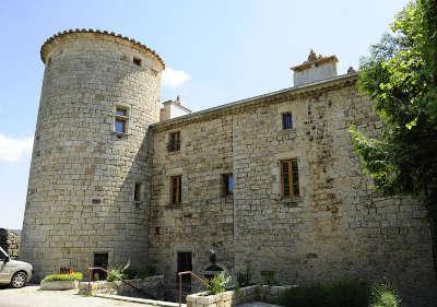 Chassiers village de caractere chateau de la vernade routes touristiques de l ardeche guide du tourisme rhone alpes