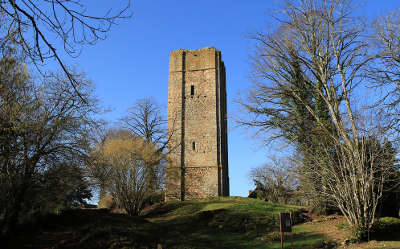 Chateau chevix la tour de l ancien chateau routes touristiques de la haute vienne guide du tourisme du limousin