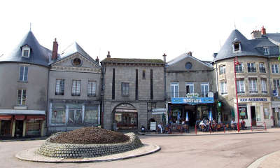 Chateau chinon la porte notre dame routes touristiques dans la nievre guide du tourisme en bourgogne