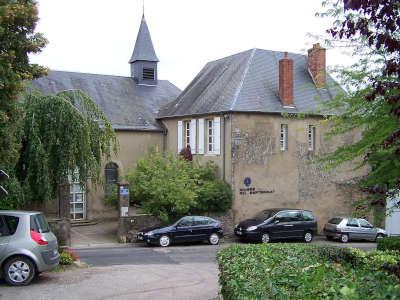 Chateau chinon musee du septennat ancien couvent sainte claire routes touristiques de la nievre guide touristique de bourgogne