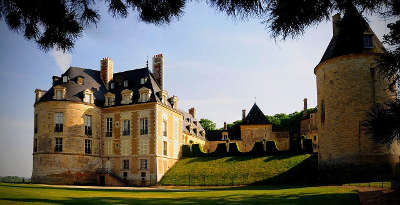 Chateau d apremont sur allier routes touristiques dans le cher guide du tourisme centre val de loire