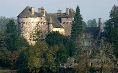 Chateau d escorailles route touristique des vallees aux montagnes du cantal routes touristiques du cantal guide touristique auvergne