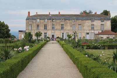 Chateau d hauterive les routes touristiques du puy de dome guide touristique auvergne