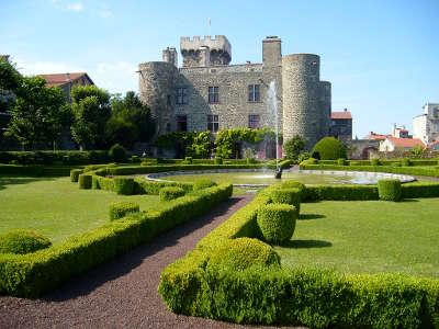 Chateau d opme route historique des chateau d auvergne guide du tourisme du haute loire