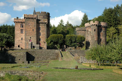 Chateau dauphin les routes touristiques du puy de dome guide touristique auvergne 1