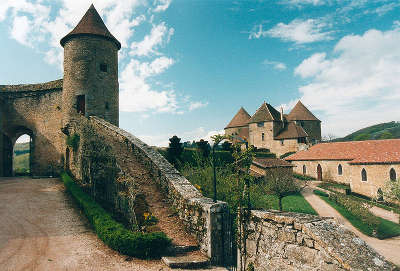 Chateau de berze le chatel routes touristiques en cote d or guide du tourisme en bourgogne