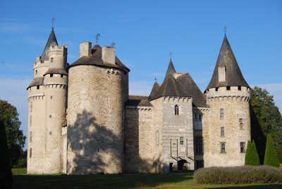 Chateau de bonneval les routes touristique de la haute vienne guide touristique du limousin