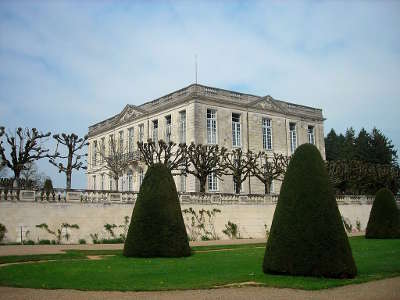 Chateau de bouges le chateau routes touristiques dans l indre guide du tourisme centre val de loire