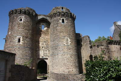 Chateau de chateaubriant le chatelet du xiiie siecle routes touristique de loire atlantique guide du tourisme des pays de la loire