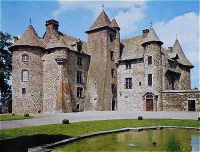 Chateau de cordes orcival routes touristiques du puy de dome guide touristique de l auvergne