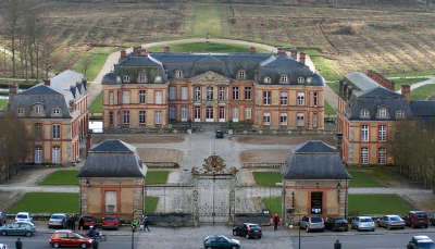 Chateau de dampierre parc naturel regional de la haute vallee de chevreuse guide du tourisme des yvelines ile de france