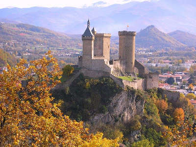 Chateau de foix vu de l espinet routes touristiques de ariege guide du tourisme midi pyrenees