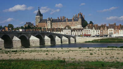 Chateau de gien les routes touristiques dans le loiret guide du tourisme centre val de loire