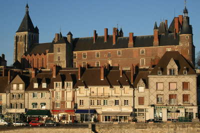 Chateau de gien routes touristiques dans le loiret guide du tourisme centre val de loire