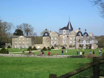 Chateau de la bourbansais facade ouest du chateau routes touristiques dans l ille et vilaine guide du tourisme en bretagne