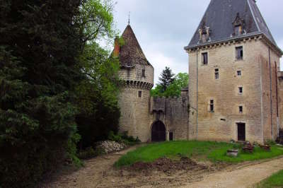 Chateau de la cueille poncin route du bugey guide touristique de l ain