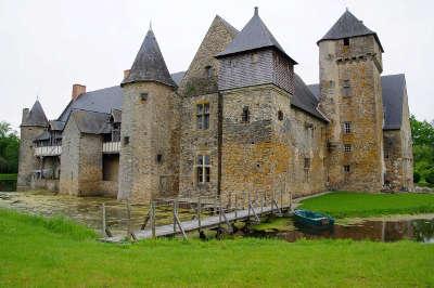 Chateau de la grande courbe routes touristiques de mayenne du tourisme du pays de la loire