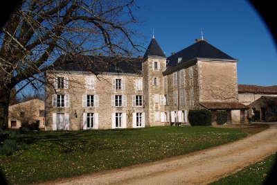 Chateau de la grange route des abbayes et monuments du haut poitou guide du tourisme de la vienne