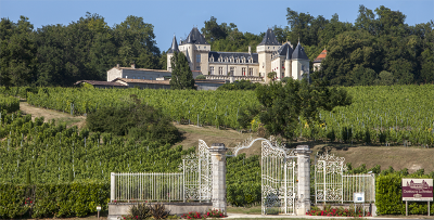 Chateau de la riviere fronsac route du patrimoine route des vins de bordeaux guide du tourisme de la gironde aquitaine
