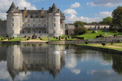 Chateau de la roche courbon routes touristiques de la charente maritime guide touristique du poitou charentes