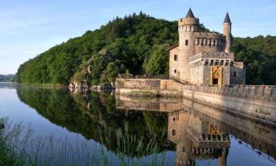 Chateau de la roche saint priest la roche routes touristiques de la loire guide du tourisme de rhone alpes