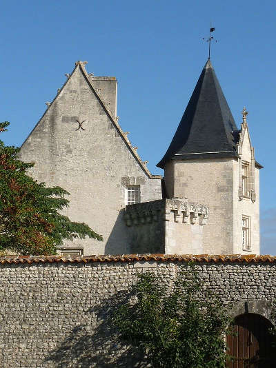 Chateau de meux route des tresors de saintonge guide du tourisme de la charente maritime