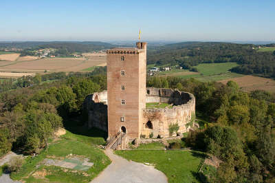 Chateau de montaner route des seigneurs du bearn et du pays basque guide du tourisme des pyrenees atlantiques aquitaine