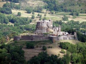 Chateau de murol route historique des chateau d auvergne guide du tourisme du haute loire