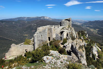 Chateau de peyrepertuse parcours touristique en languedoc roussillon