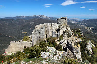 Chateau de peyrepertuse routes touristique de aude guide du tourisme du languedoc roussillon