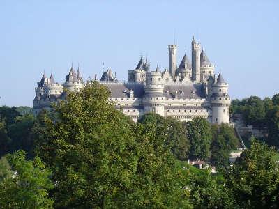 Chateau de pierrefonds routes touristique de l oise guide du tourisme de picardie