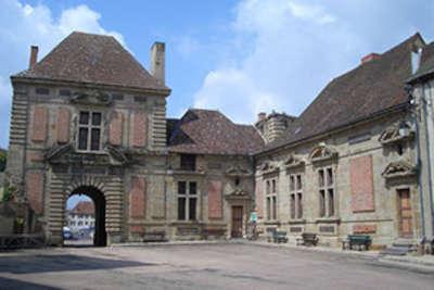 Chateau de pionsat route touristique du puy de dome guide du tourisme d auvergne