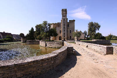 Chateau de sagonne les routes touristiques dans le cher guide du tourisme centre val de loire