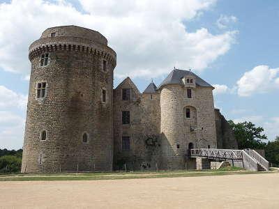 Chateau de saint mesmin routes touristique des deux sevres guide du tourisme de poitou charentes