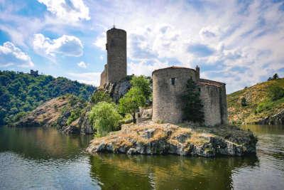 Chateau de saint victor sur loire routes touristiques de la loire guide du tourisme de rhone alpes