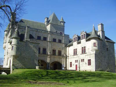 Chateau de sedieres route de la xaintrie gorges et lacs guide du tourisme en correze 2