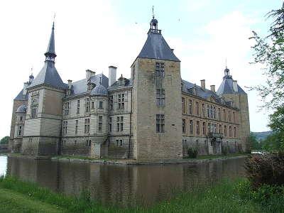 Chateau de sully route historique des ducs de bourgogne