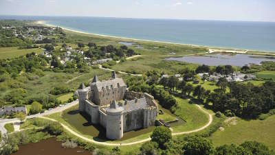 Chateau de suscinio les routes touristiques dans le morbihan guide du tourisme en bretagne