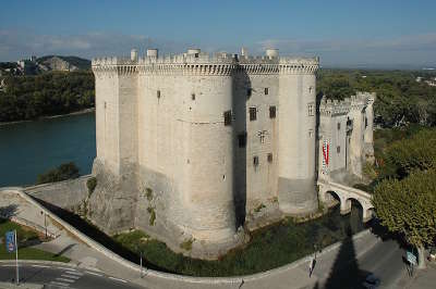 Chateau de tarascon routes touristiques des bouches du rhone guide du tourisme de paca