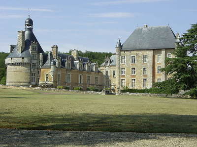 Chateau de touffou route des abbayes et monuments du haut poitou guide du tourisme de la vienne